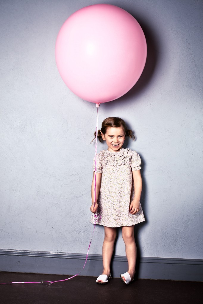 kids-photographer-photography-fashion-london-ruth-rose-pink-balloon-1