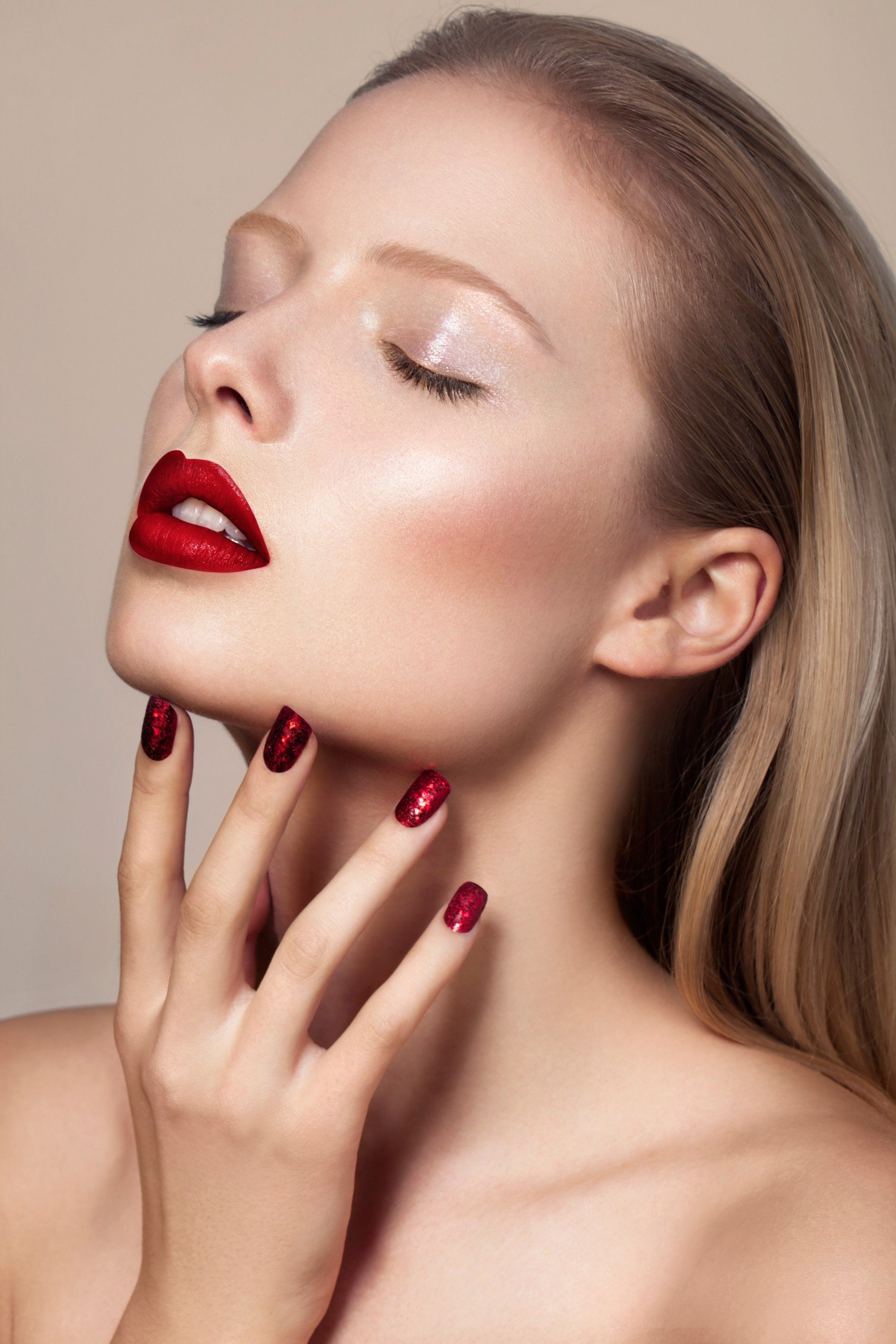 margaux-beauty-photography-photographer-red-pink-lips-blonde-make-up-campaign-london-ruth-rose-4
